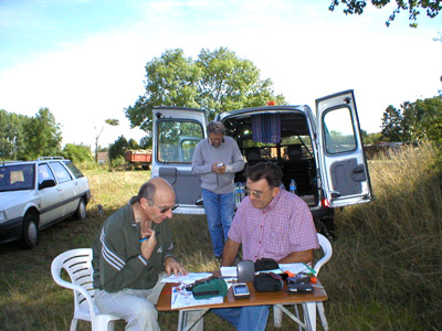 Jean F1DPI et Daniel pendant la Neuvilloise 2005.